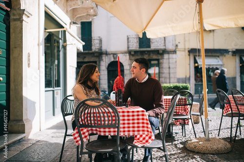 coppia a pranzo photo