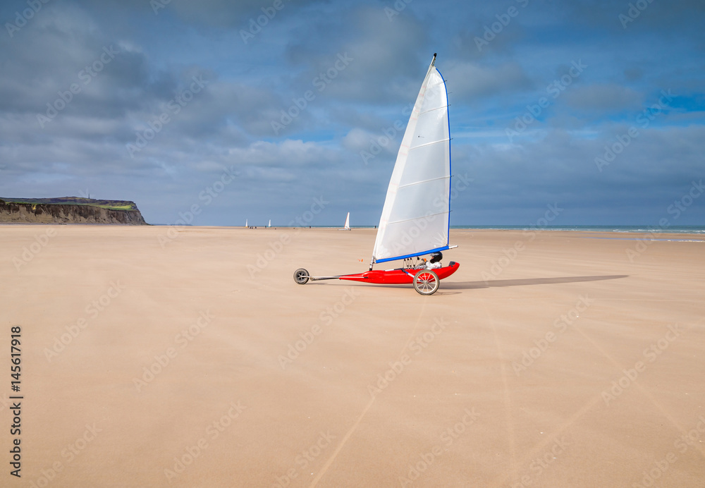 Naklejka premium char à voile sur la plage
