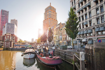 Fototapete Rotterdam Sonnige Grachten von Rotterdam im Frühling  © andrey gonchar