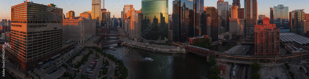 Fototapeta premium Chicago On The River Panorama