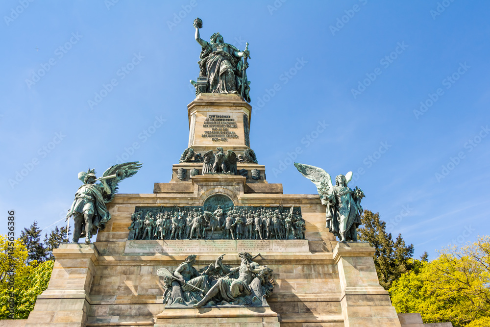 Niederwalddenkmal im Landschaftspark Niederwald oberhalb der Stadt Rüdesheim am Rhein Niederwalddenkmal im Landschaftspark Niederwald oberhalb der Stadt Rüdesheim am Rhein