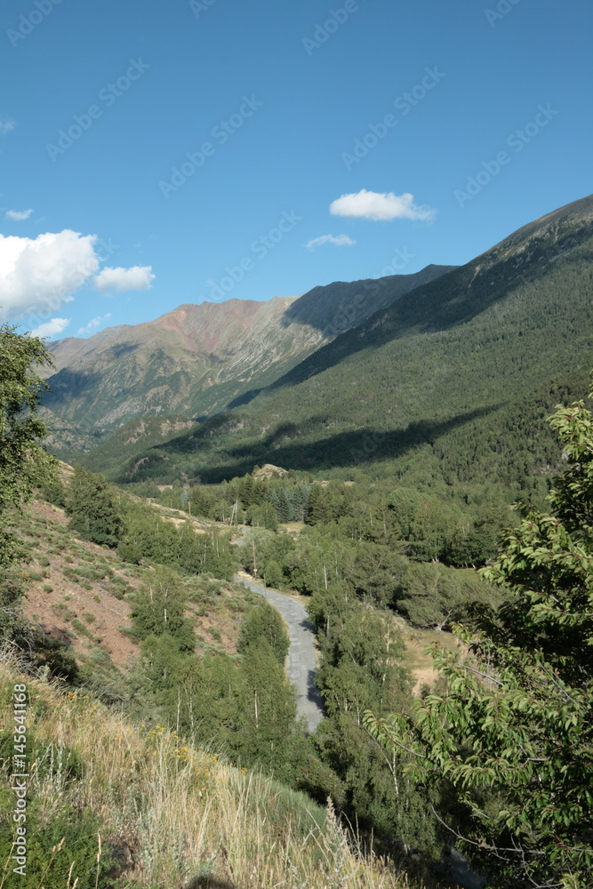 Vallée du Carol et massif du Carlit dans les Pyrénées Orientales, France

