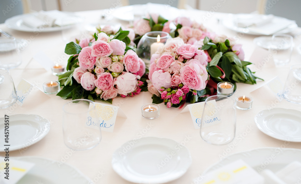 Table of bride and groom setting