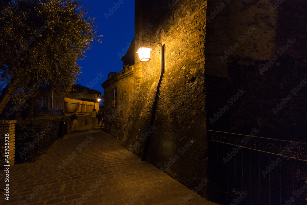 In den Gassen von Sirmione, Gardasee, Italien In den Gassen von Sirmione, Gardasee, Italien