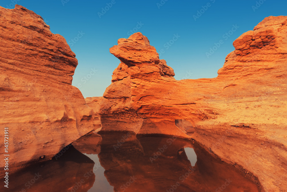 Fototapeta premium Rocks hit the sun and river