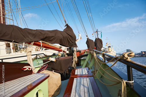 An Bord eines Segelschiffes photo