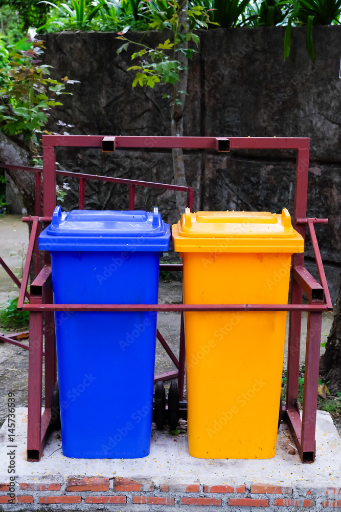 Fototapeta premium trash bin recycle yellow red blue background texture