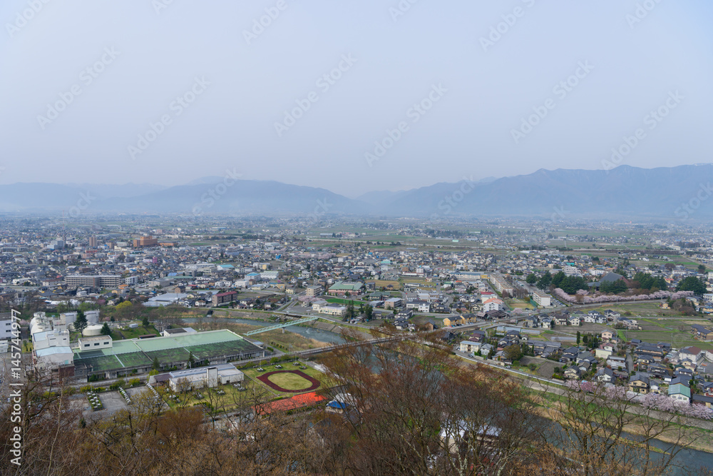 Fototapeta premium 長野 松本城山公園からの眺め