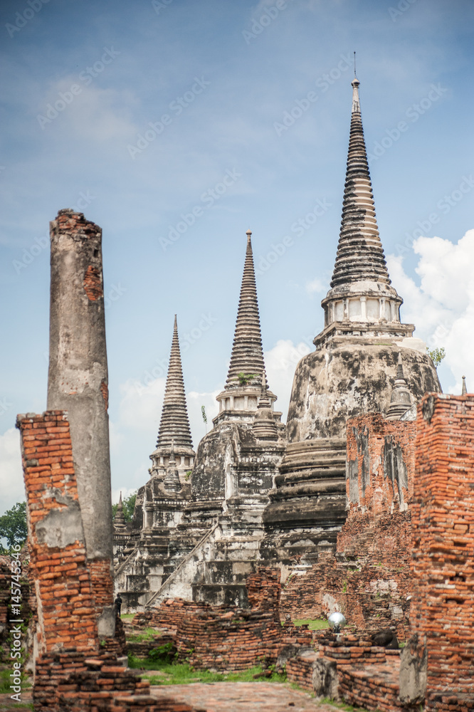 Fototapeta premium Phra Nakhon Si Ayutthaya, Thailand - Sept 25,2010: Ayutthaya Historical Park, Archaeological site that contains palaces, Buddhist temples, monasteries and statues. :