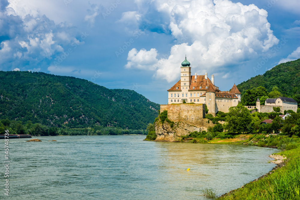 Schloss Schonbühel an der Donau