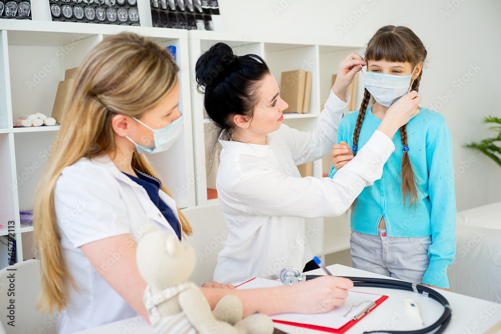 Fototapeta premium Family doctor with patient