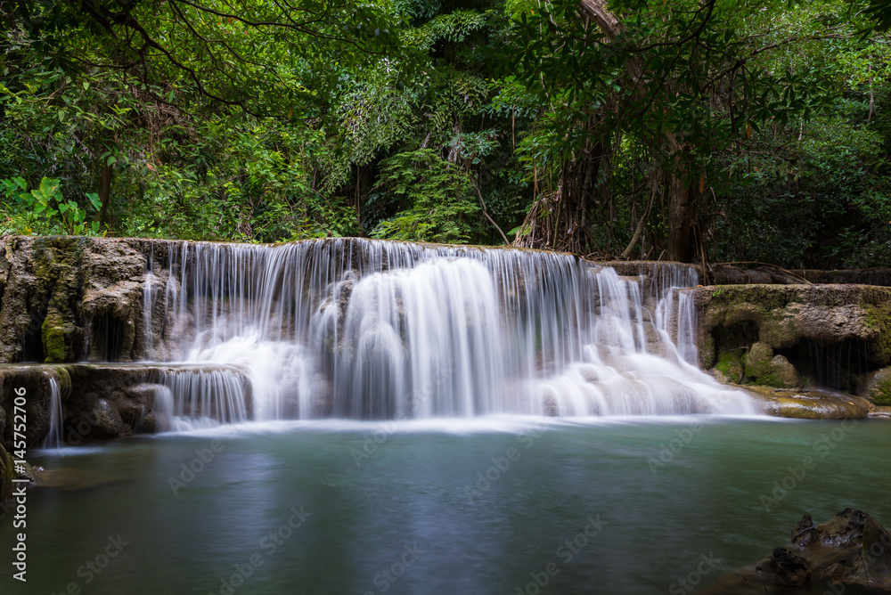 Fototapeta premium Huay Mae Khamin Waterfall