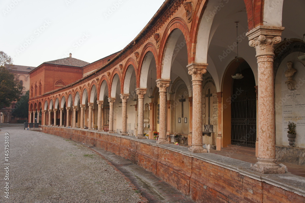 Obraz premium A building inside the cemetery in Ferrare, Italy