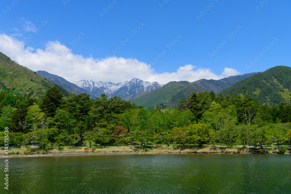 長野　駒ヶ根高原　中央アルプスと駒ヶ池