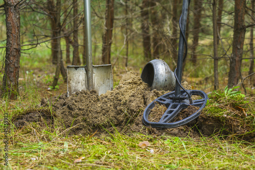 Принти на полотні Metal detector, shovel, pot on the background of a pine forest