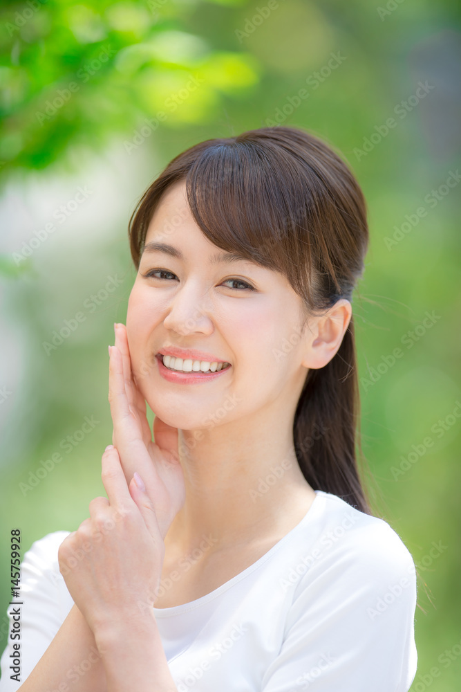 スキンケア・女性・新緑 スキンケア・女性・新緑