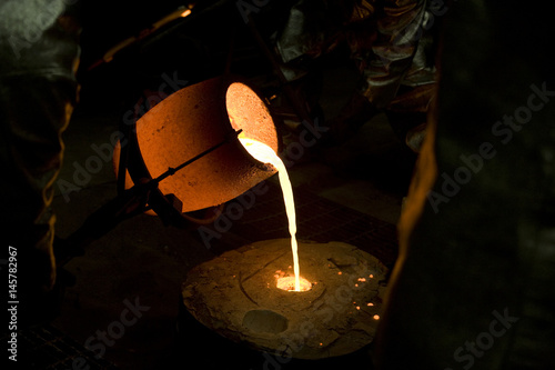 Bronze pour