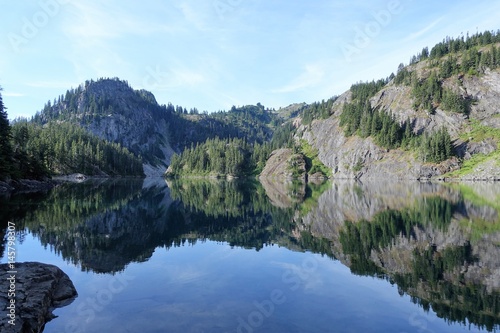 Fototapeta Naklejka Na Ścianę i Meble -  Small Alpine lake reflection landscape
