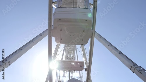 Spinning ferris wheel