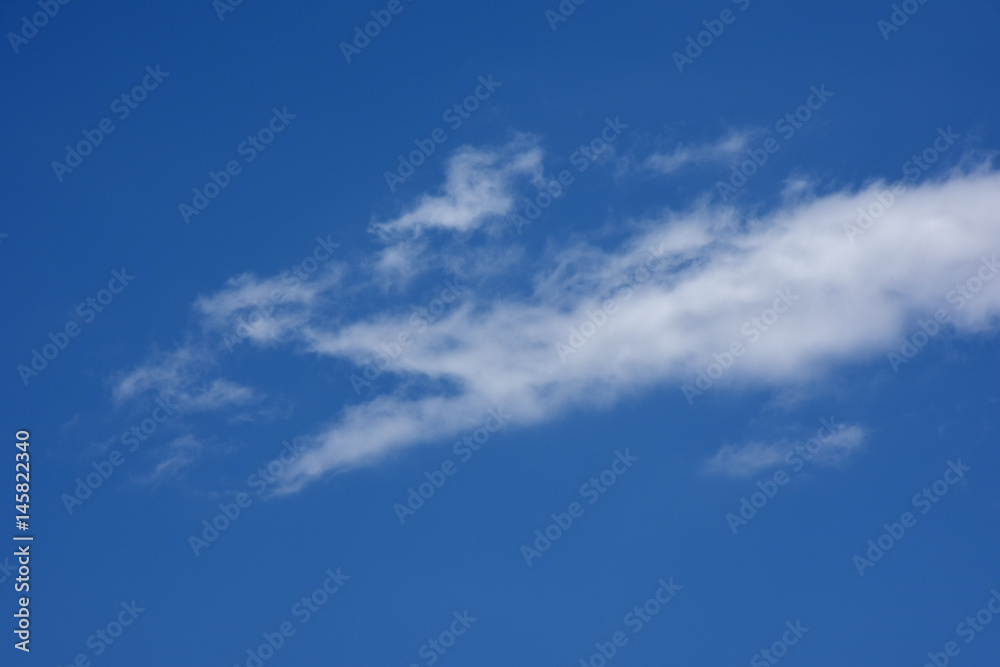 青空と雲（空想・雲のモンスターのアップ）
