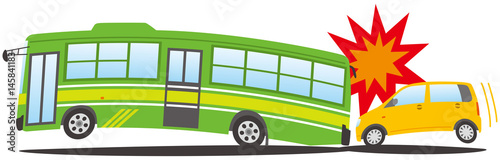 追突事故　乗用車がバスへ