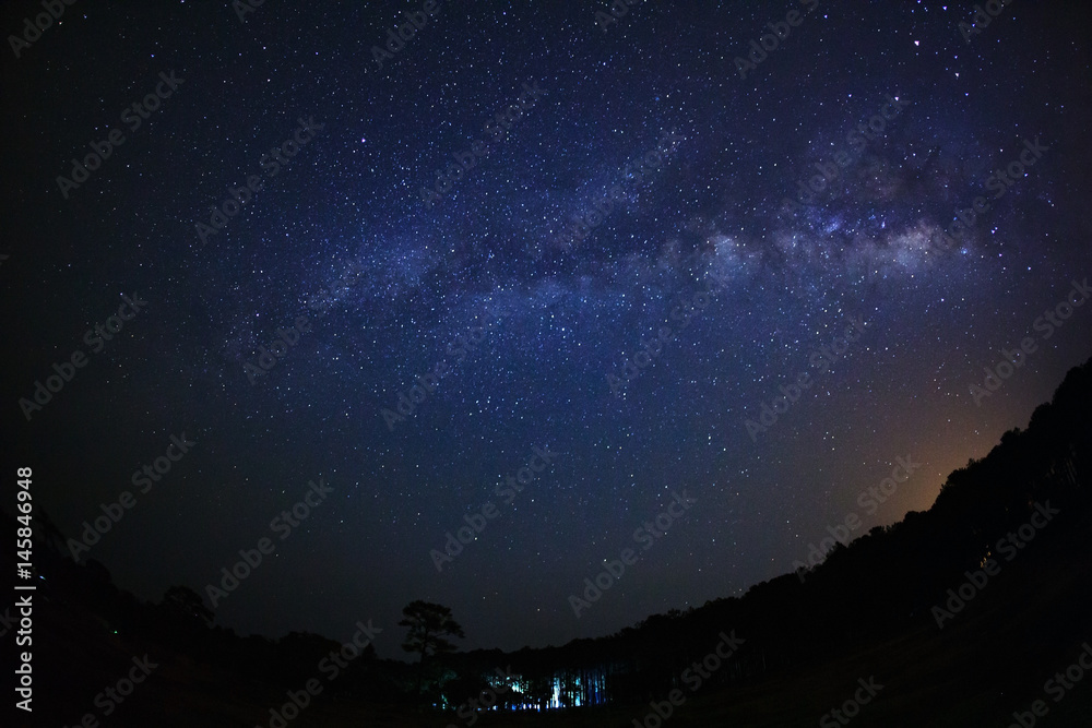 Naklejka premium Milky way galaxy with stars and space dust in the universe, Long exposure photograph, with grain.