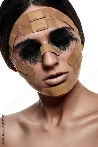 Fotografie Fashion beauty Woman with black Powder on Eyes