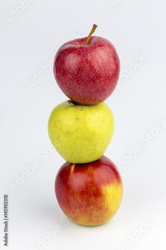 Äpfel auf weißem Hintergrund