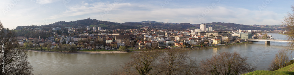 Panoramic views of the city of Linz in Osterreich.
