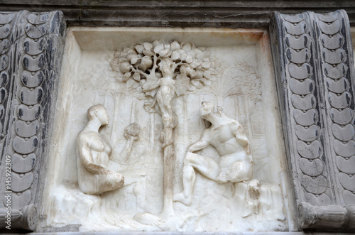 Fotografie Adamo ed Eva, particolare della Cappella Colleoni a Bergamo