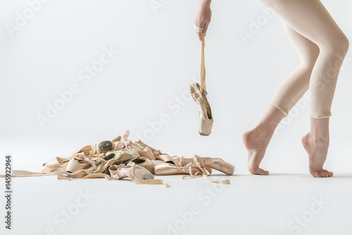 Quadro em tela Ballet dancer legs and pointe shoes