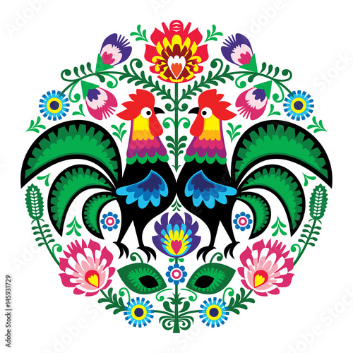 Photo Polish folk art floral embroidery with roosters, traditional pattern - Wycinanki