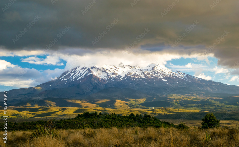 Obraz premium Mount Ruapehu under the clouds, New Zealand