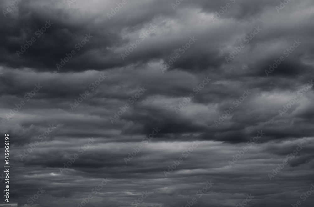 Obraz premium Background of dark autumn clouds