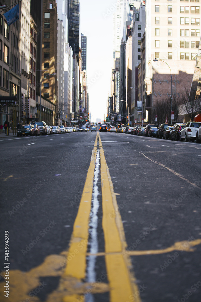 Naklejka premium Yellow line street in New York street.