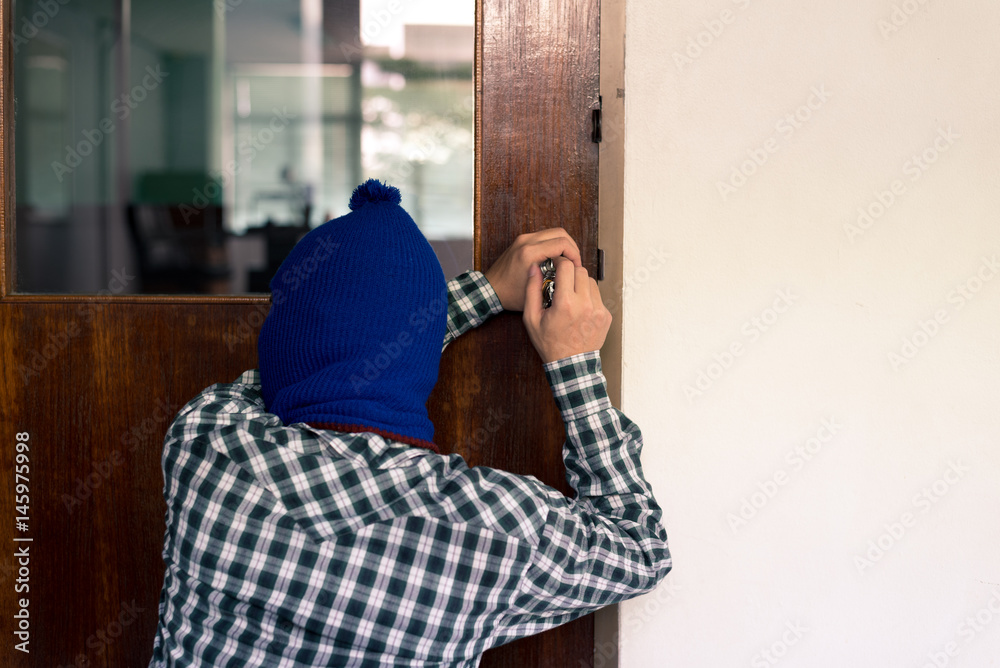 intrusion of a burglar