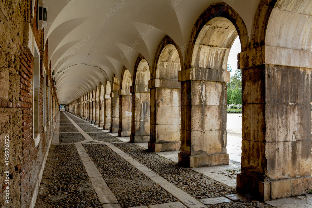 Fototapeta premium Arcos y bóvedas por los pasillos en Aranjuez