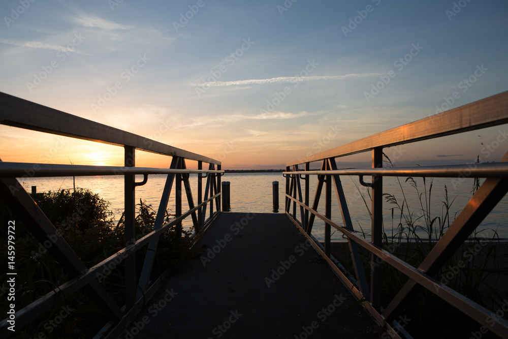 Fototapeta premium Sunset in lake at Martin Dies state park, Texas