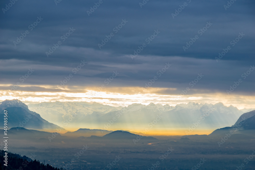 Bergpanorama mit Blick auf den Rhein