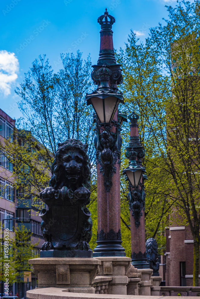 Fototapeta premium Historisches Brückengeländer Rotterdam