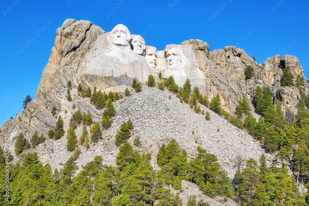 Mount Rushmore National Memorial on a sunny day, South Dakota, USA.