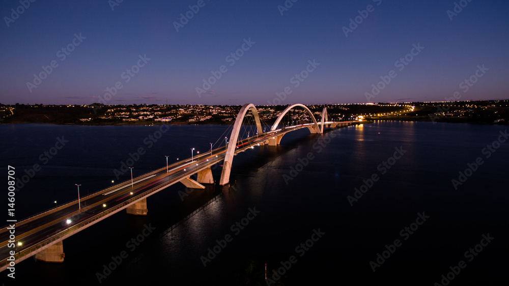 Ponte JK em Brasília duranteo o por do sol