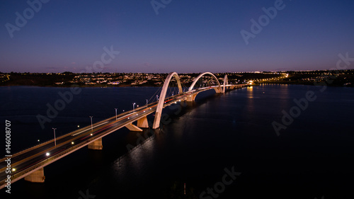 Ponte JK em Brasília duranteo o por do sol