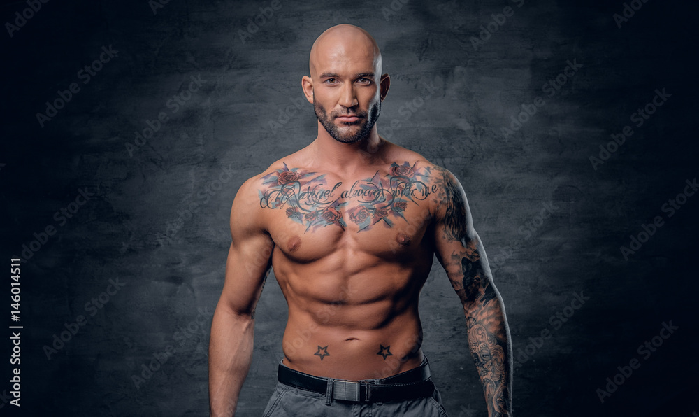 Αυτοκόλλητο Shaved head, muscular male with tattoos on his torso over grey vignette background