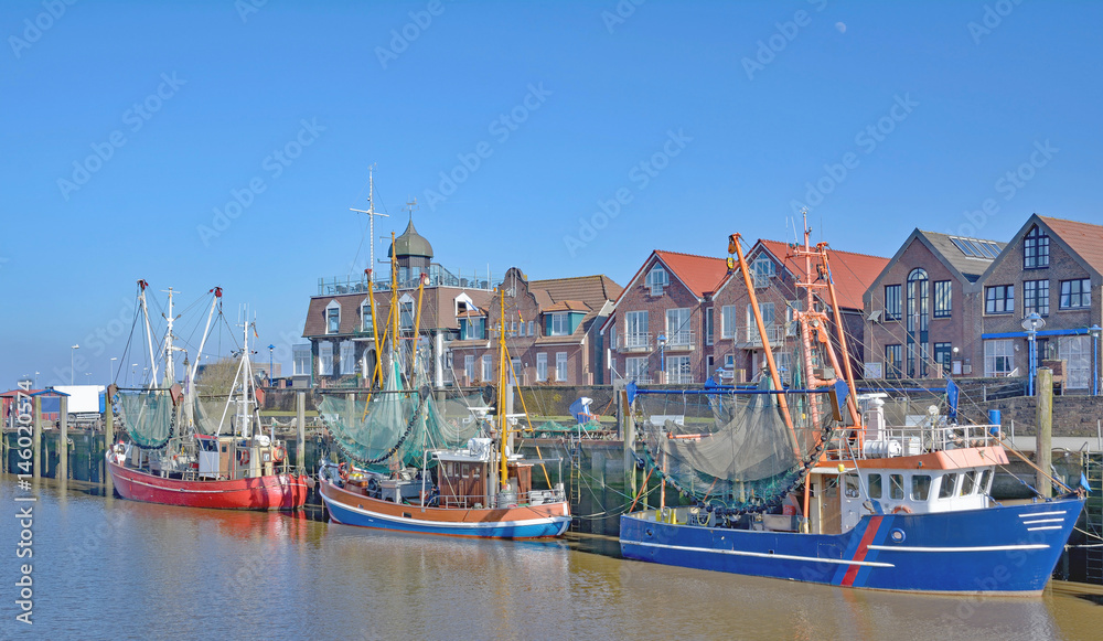 Krabbenfischerhafen von Neuharlingersiel in Ostfriesland,Nordsee,Niedersachsen,Deutschland