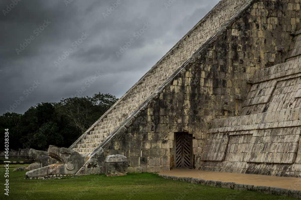 Chichen Itza El Castillo Mayan Pyramide in Yucatan Mexico Chichen Itza El Castillo Mayan Pyramide in Yucatan Mexico