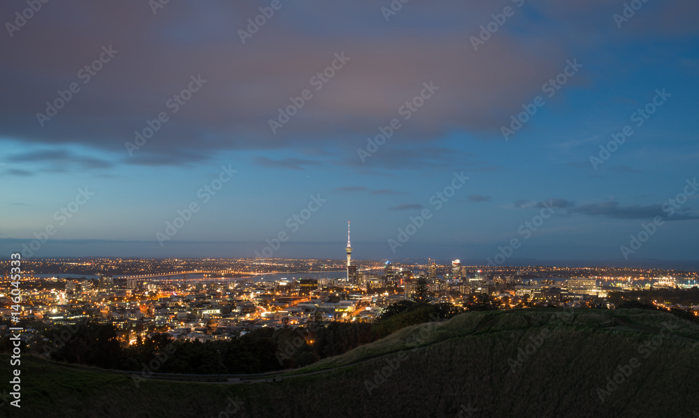 The scenery view of Auckland cityscape at night view from the summit of mount Eden volcano, North Island, New Zealand.