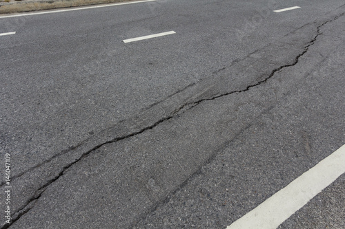 road surface crack is dangerous
