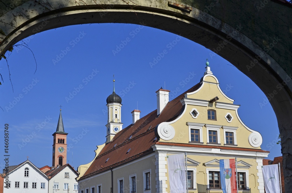 Naklejka premium Rathaus und Turm der Pfarrkirche, Friedberg