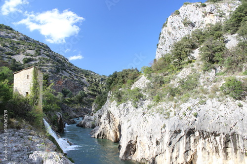 cascades dans les gorges de l'hérault, occitanie, france